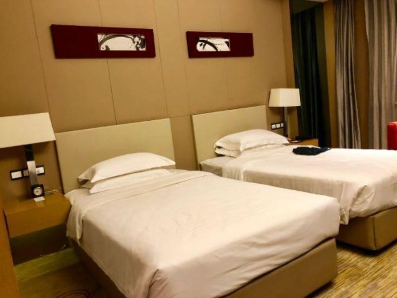 Ramada By Wyndham Xian Bell Tower Hotel Екстериор снимка
