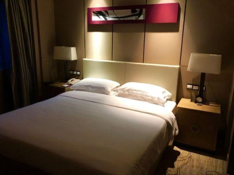 Ramada By Wyndham Xian Bell Tower Hotel Екстериор снимка