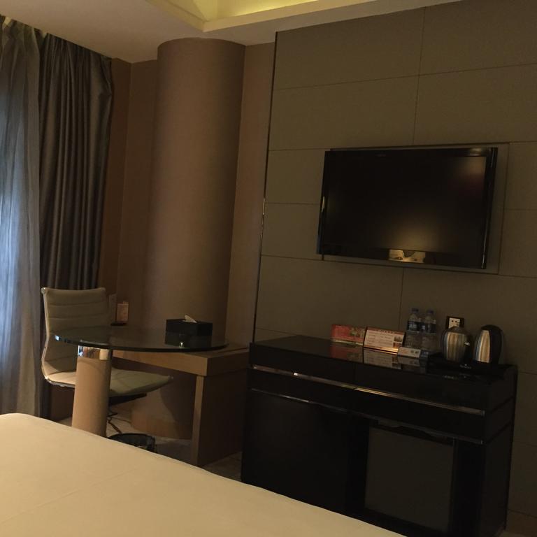Ramada By Wyndham Xian Bell Tower Hotel Екстериор снимка