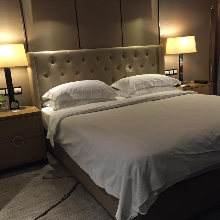 Ramada By Wyndham Xian Bell Tower Hotel Екстериор снимка