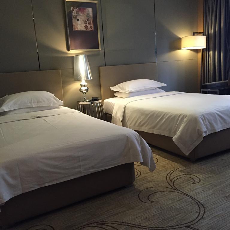 Ramada By Wyndham Xian Bell Tower Hotel Екстериор снимка