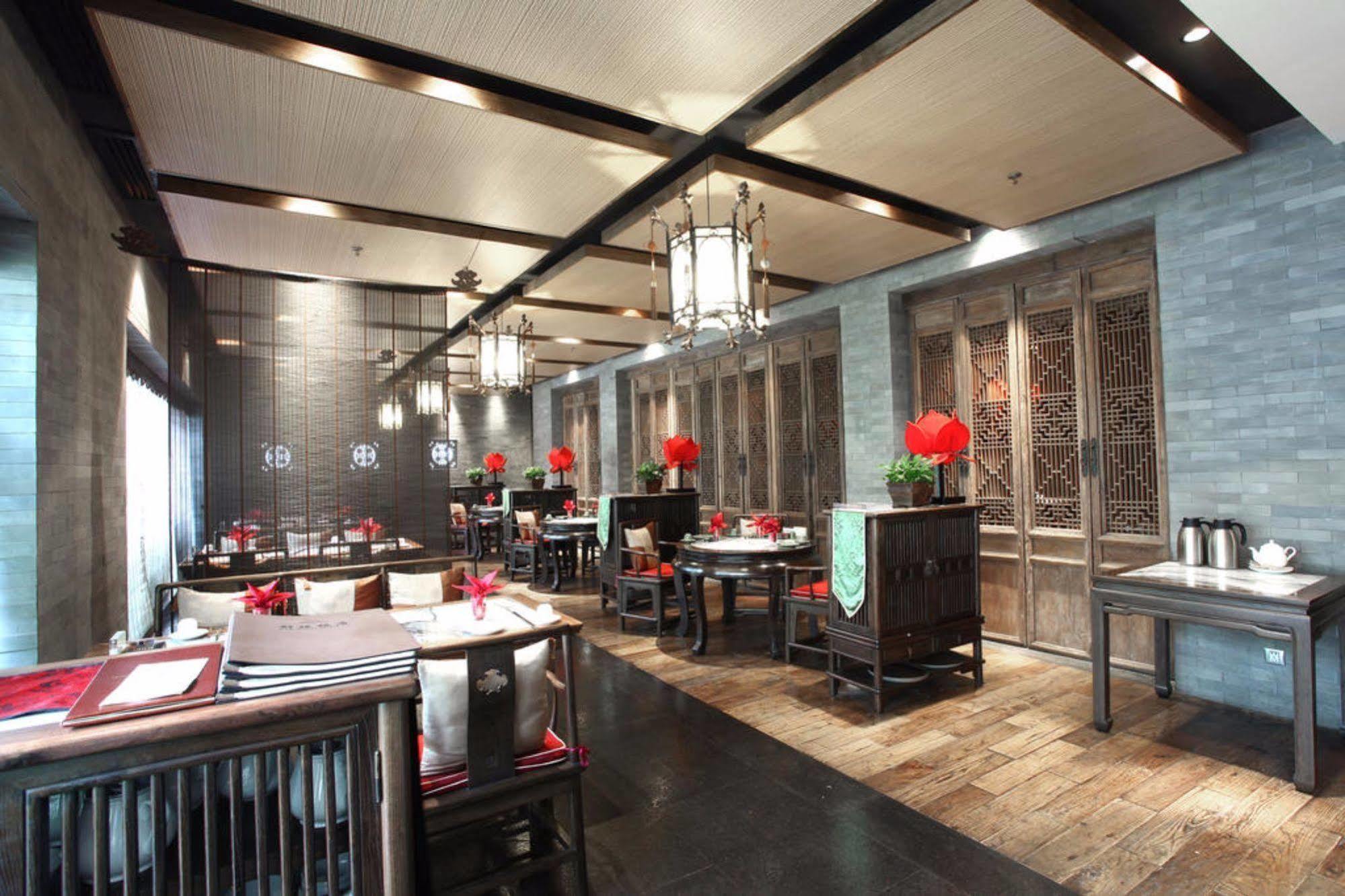 Ramada By Wyndham Xian Bell Tower Hotel Екстериор снимка