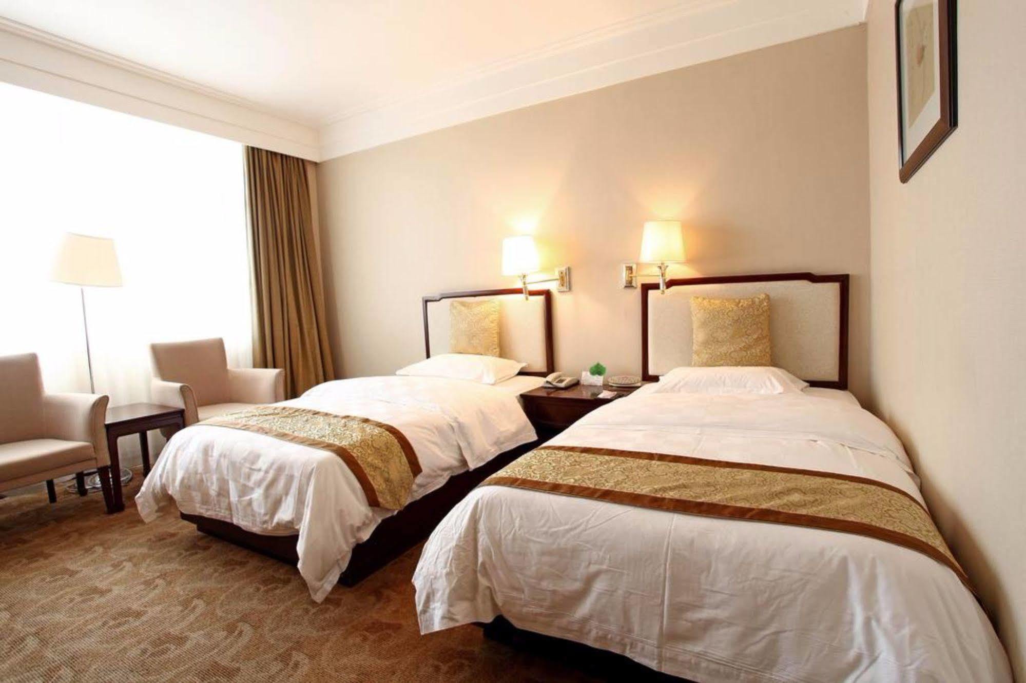 Ramada By Wyndham Xian Bell Tower Hotel Екстериор снимка