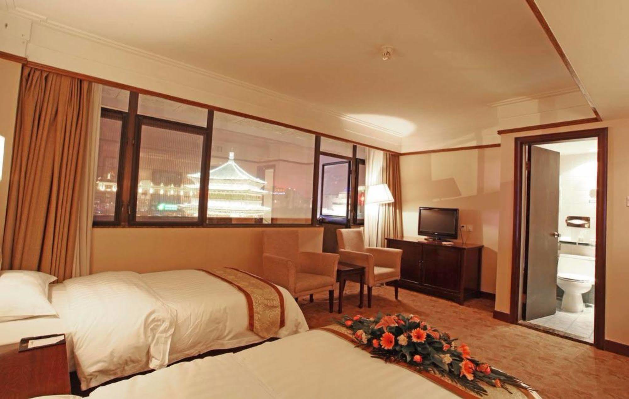 Ramada By Wyndham Xian Bell Tower Hotel Екстериор снимка