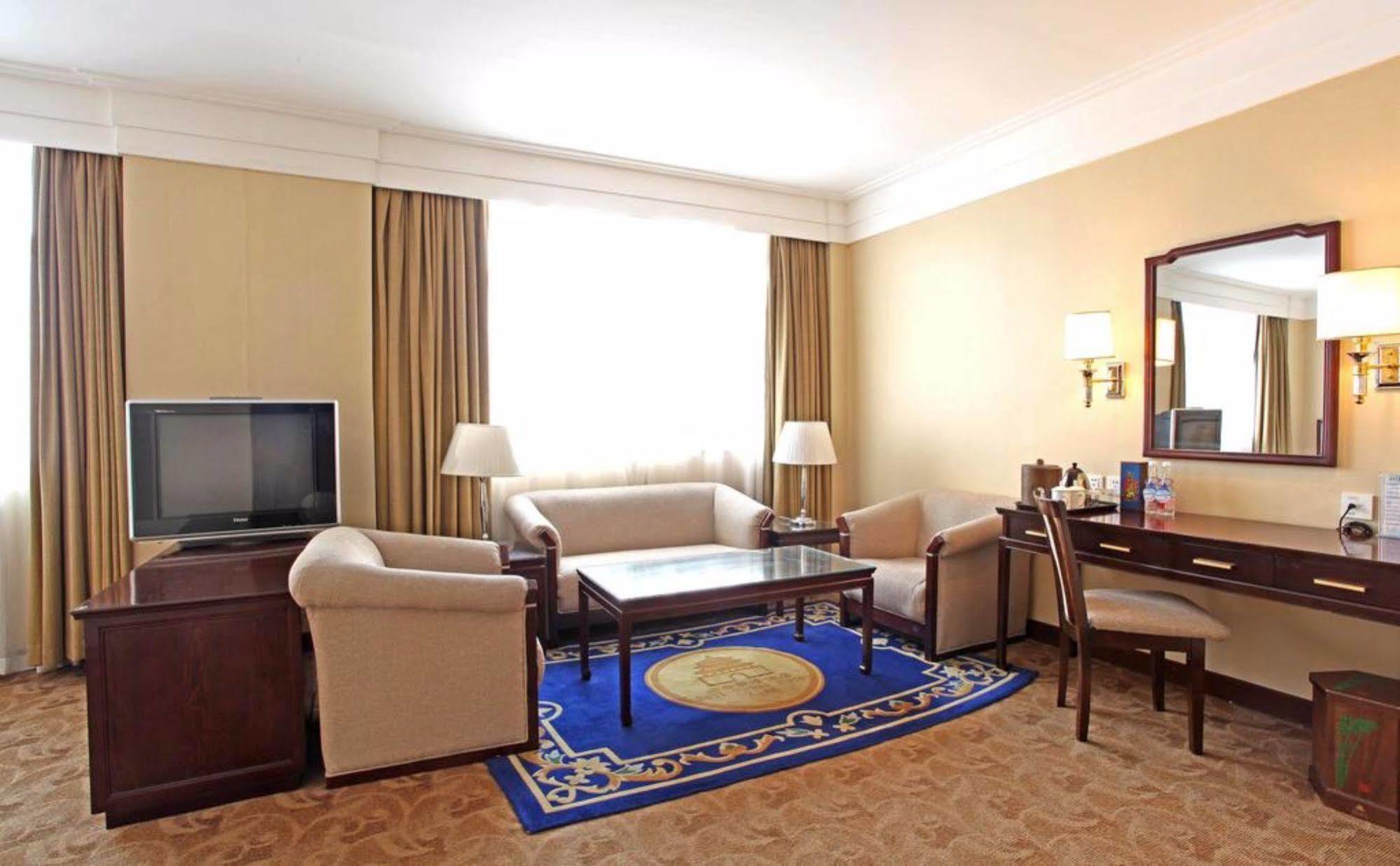 Ramada By Wyndham Xian Bell Tower Hotel Екстериор снимка