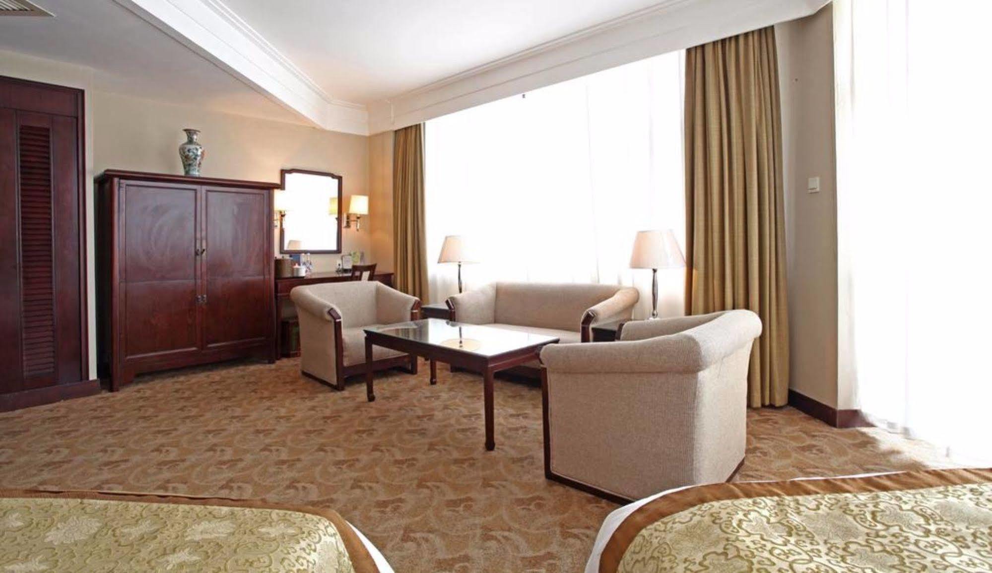 Ramada By Wyndham Xian Bell Tower Hotel Екстериор снимка