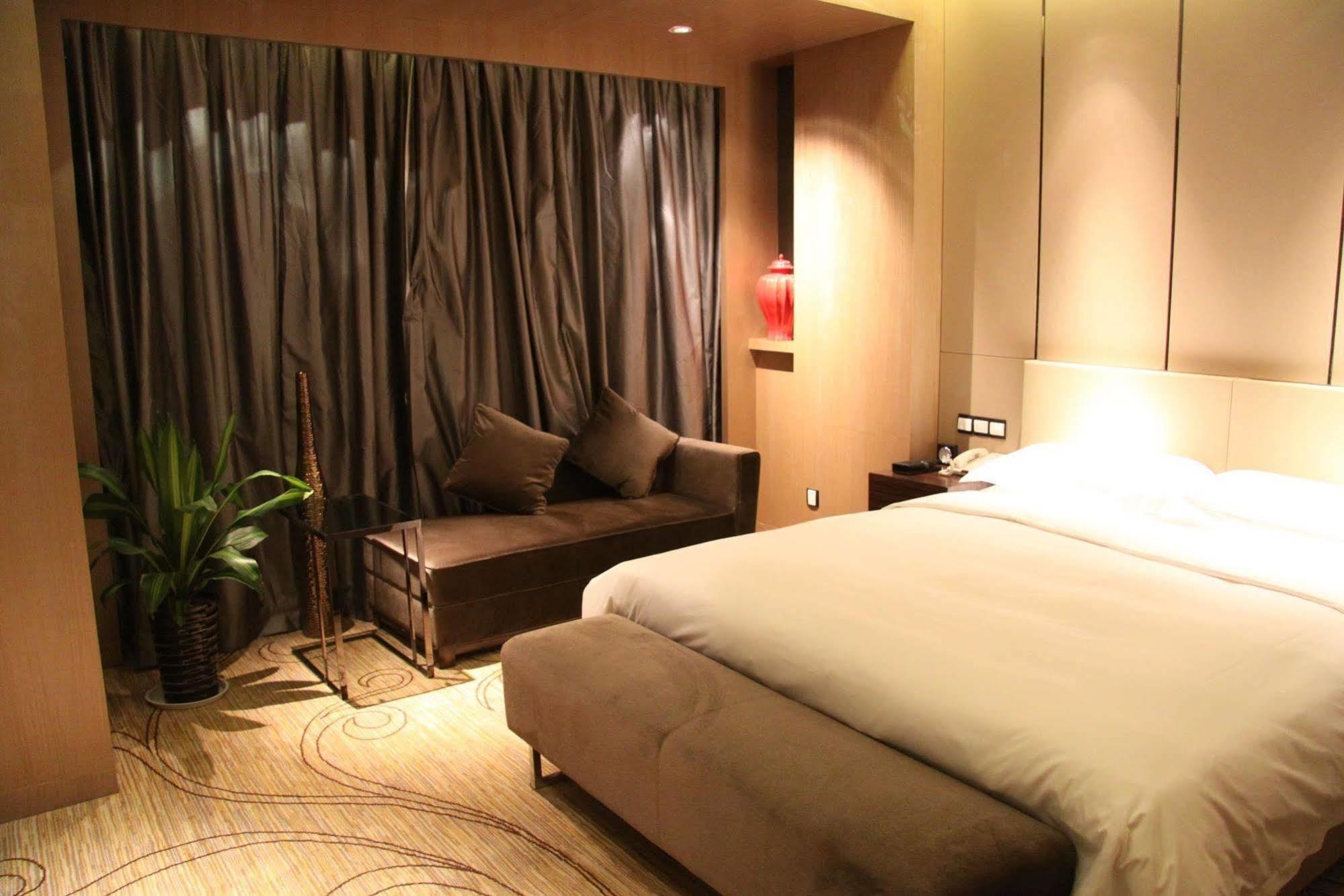 Ramada By Wyndham Xian Bell Tower Hotel Екстериор снимка