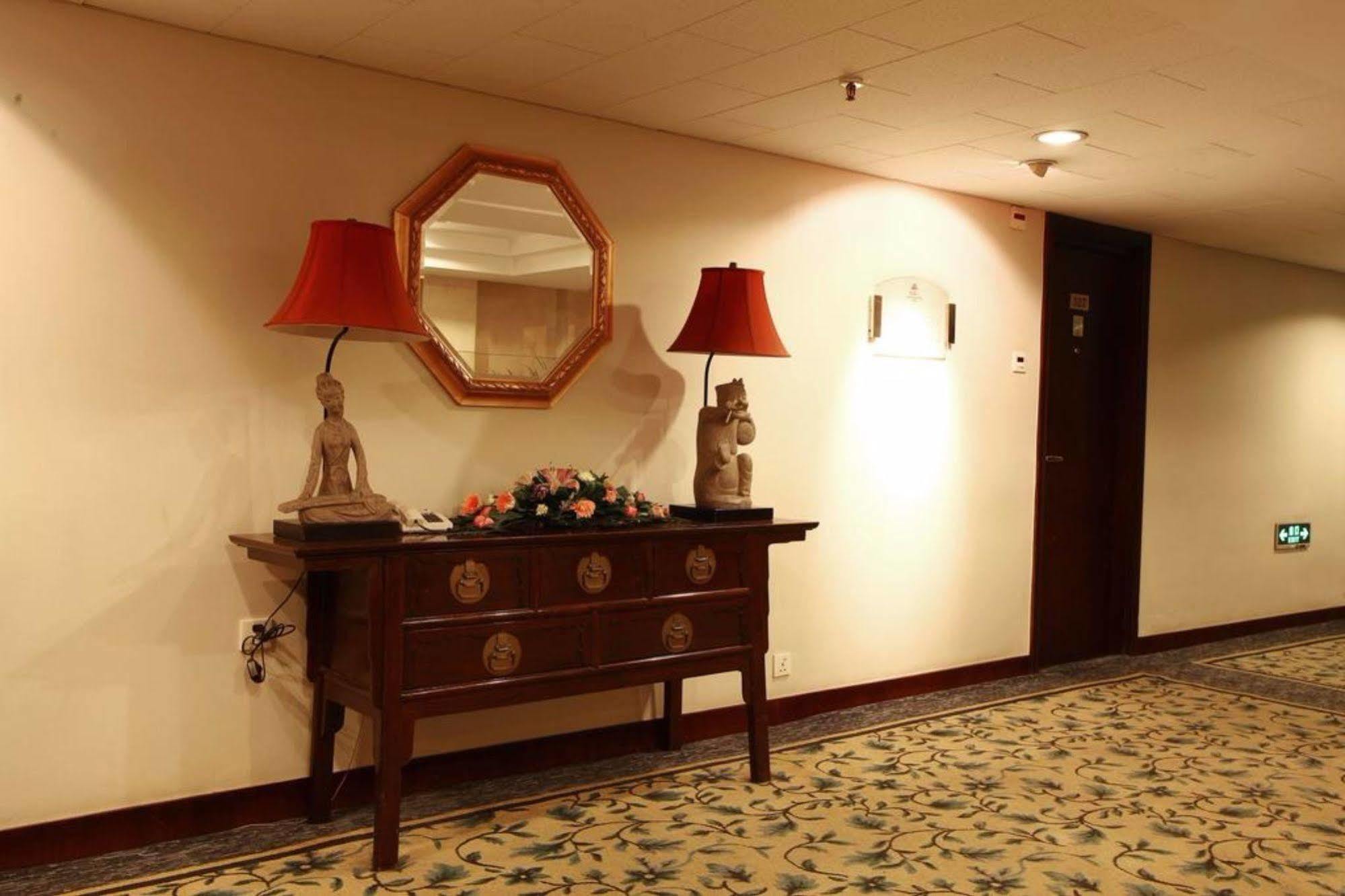 Ramada By Wyndham Xian Bell Tower Hotel Екстериор снимка
